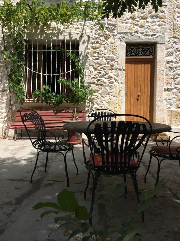 Mas Moineau Bed & Breakfast Mezoargues Exterior photo